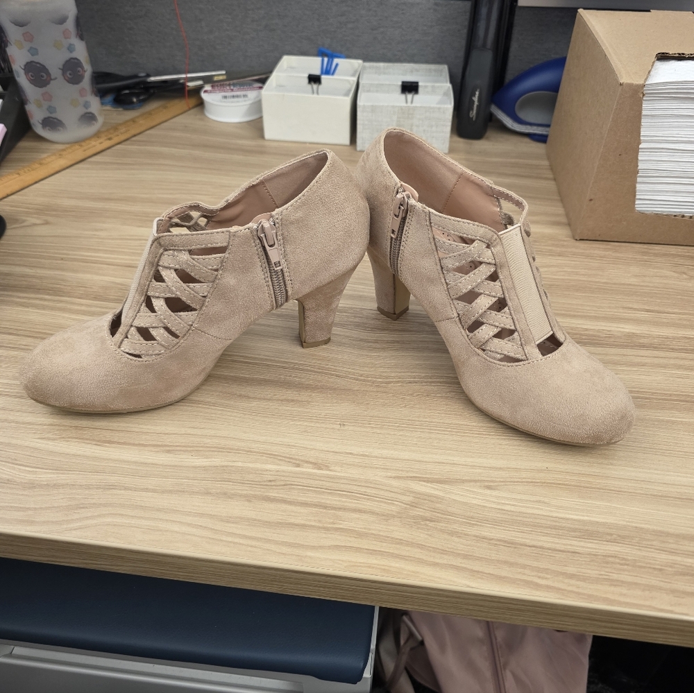 Journee Collection Piper Heel